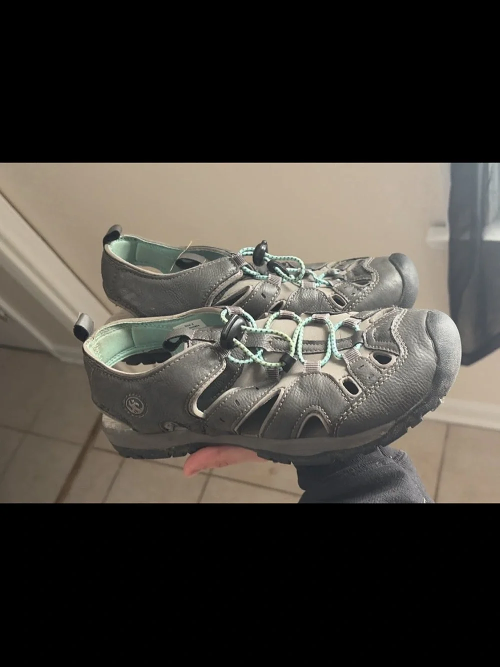 Northside Gray Men's Outdoor Sandals with Mint Accents size 8